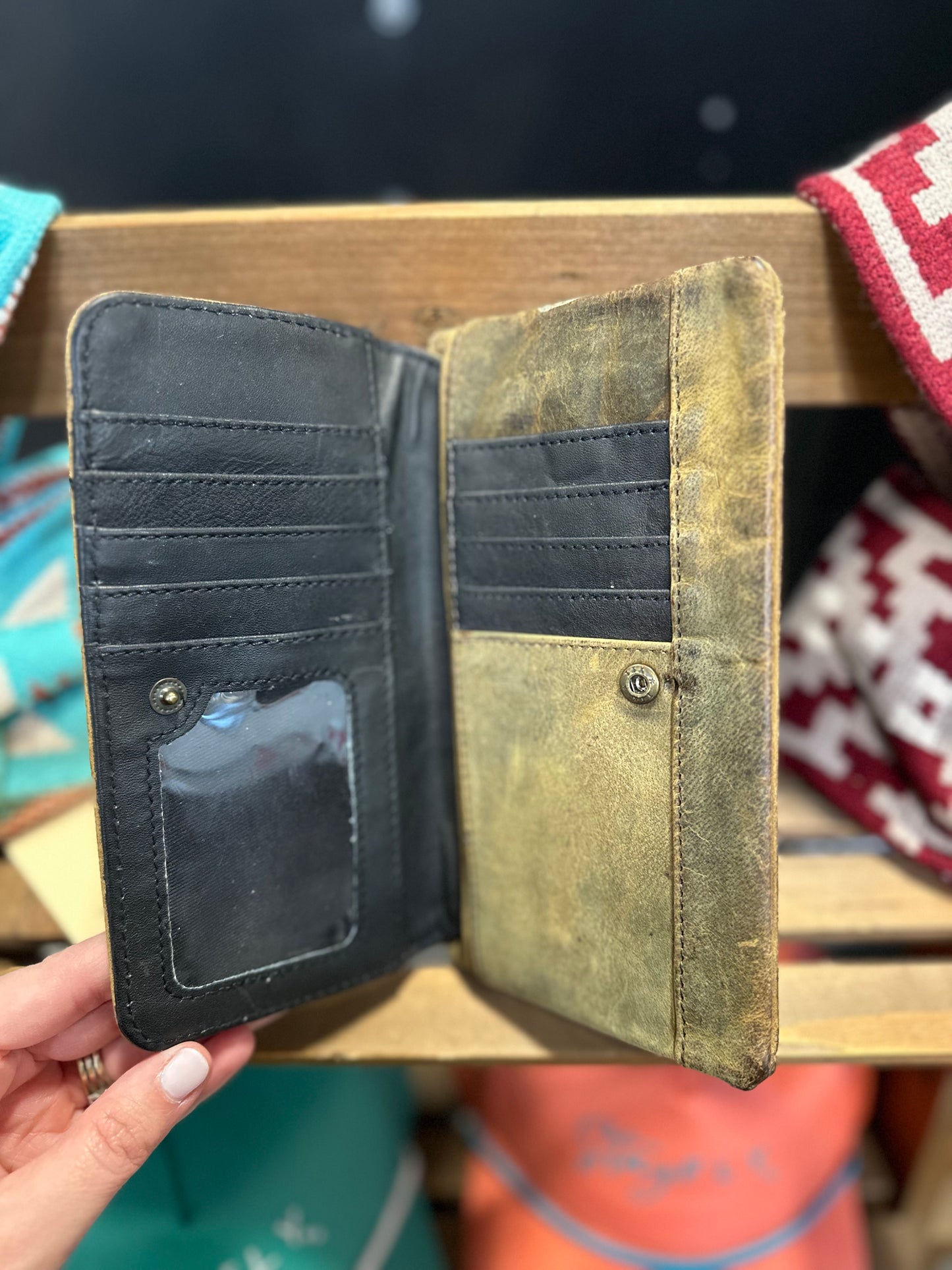 Myra wallet- Distressed